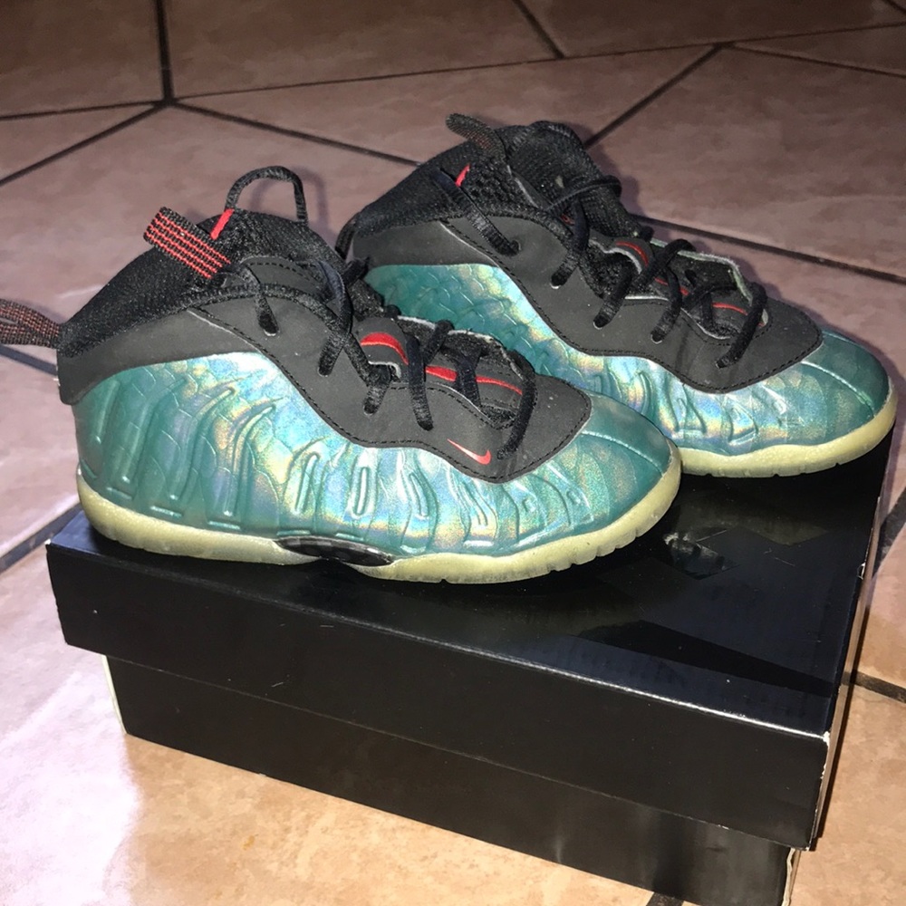 Nike Lil Posite Sneakers